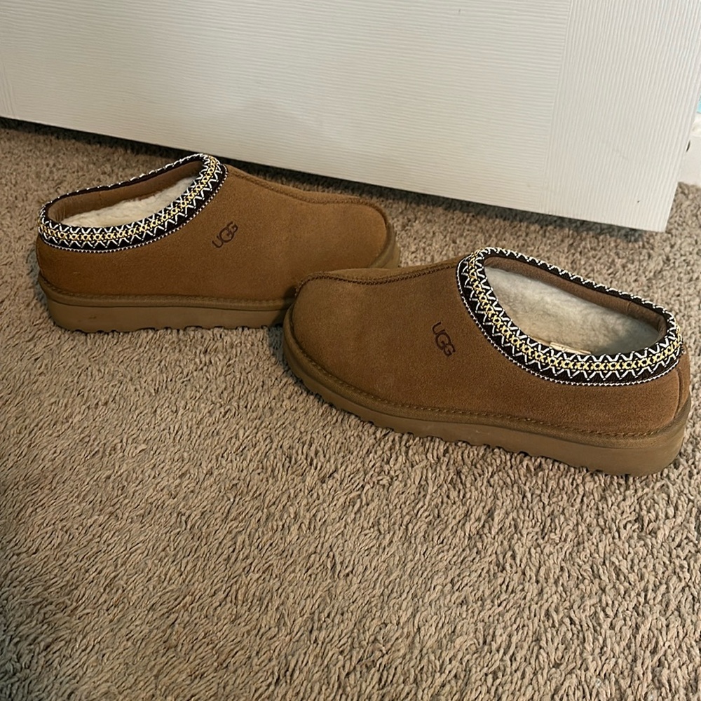 Size 10 Tasman UGGs